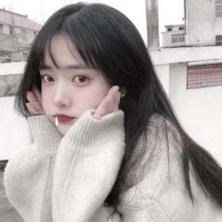 大学生为山区儿童和老人织围巾