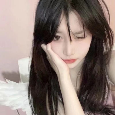 谷爱凌比赛中脚一直在流血带伤参赛的爱凌,在医务人员处理伤口时有点不敢看……