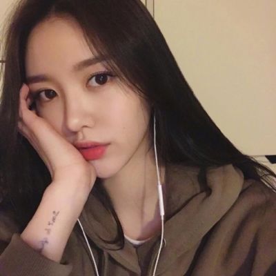 栗战书同伊朗议长卡利巴夫举行会谈