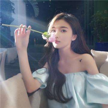 女生为做手术在额头上养大包 美丽焦虑下的极端选择